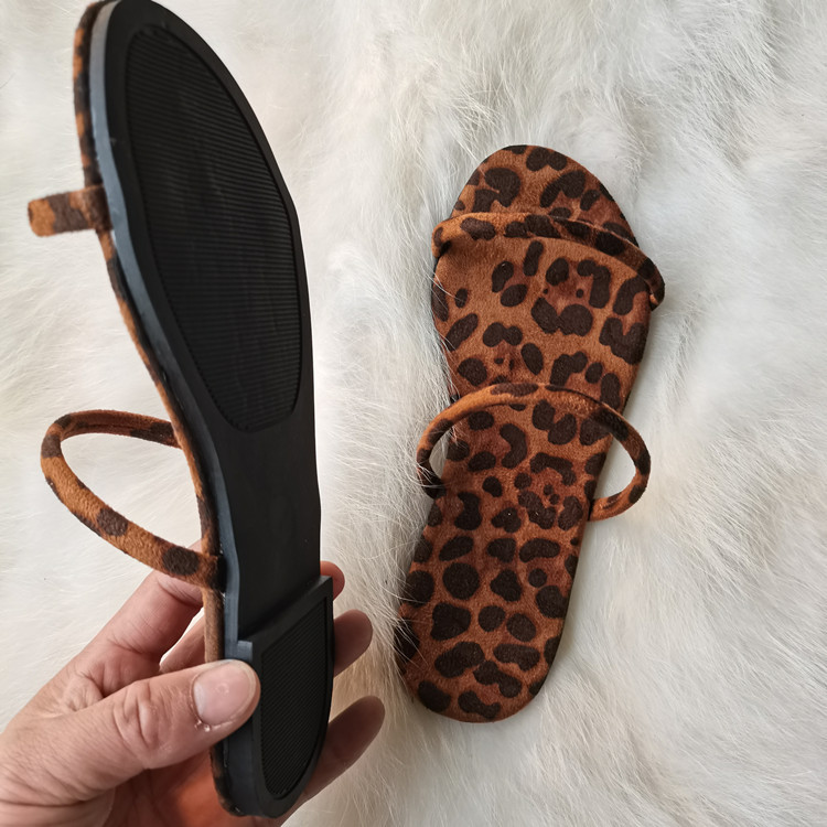 2021 New European and American fashion slippers, women's flat flip-flops, leopard print one-piece flip-flops, women's export large size wholesale undefined