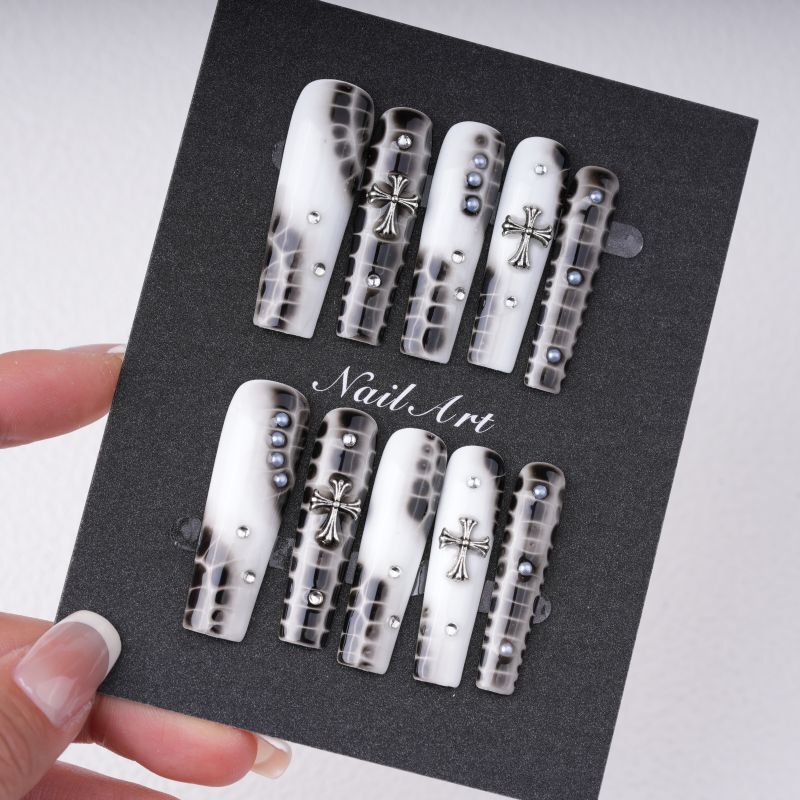 White Cool Punk Metal Wearable Nails, Ultra-Long Personalized Nail Art, Sweet and Cool Niche Design, Ultra-Long Cool and Stylish Nail Art