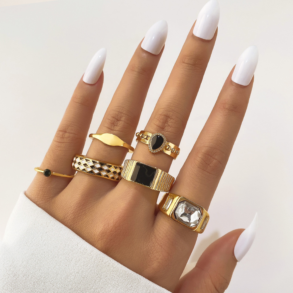 small design retro ring