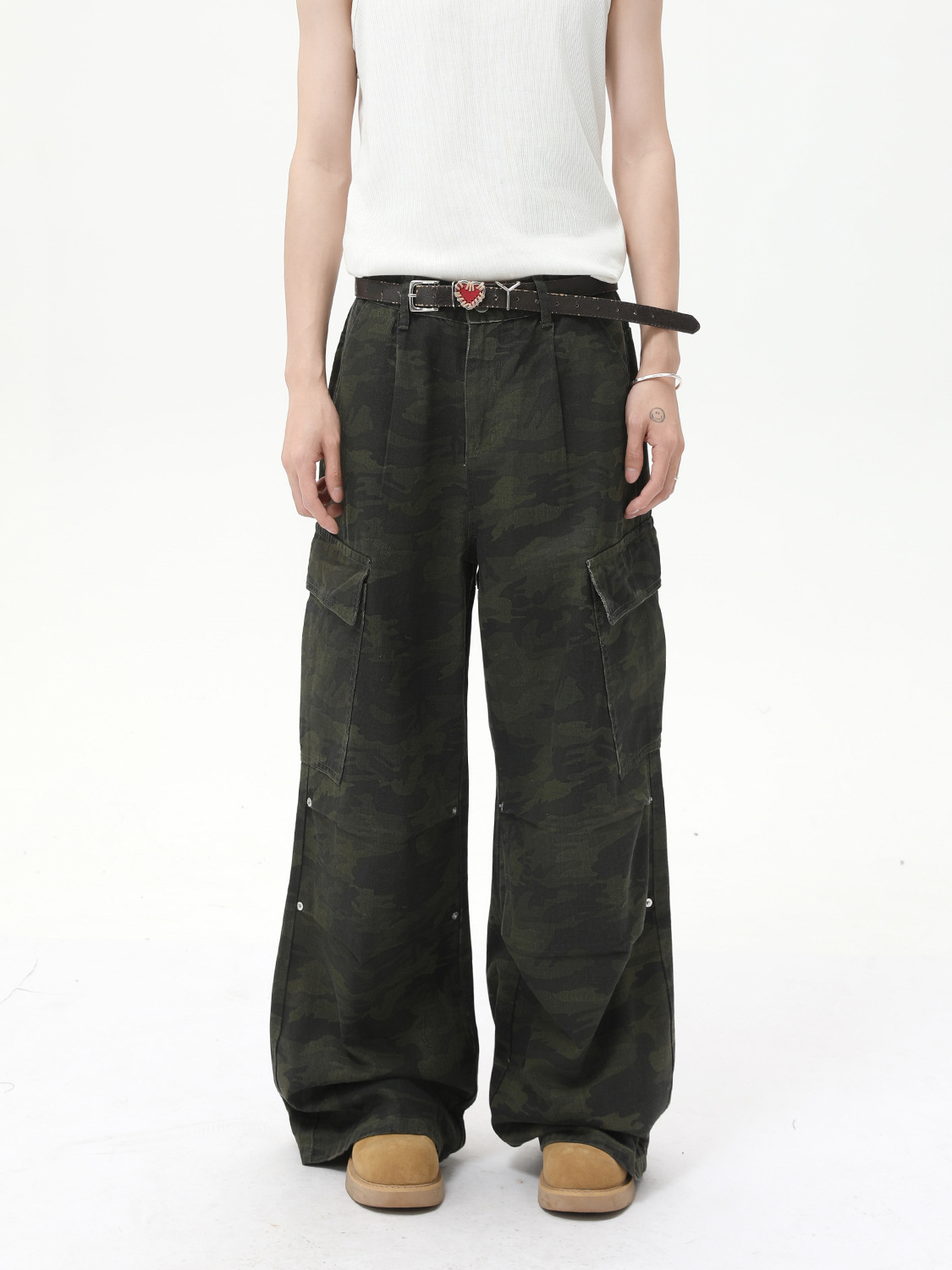 MTLCLOTHES para hombre | Vaqueros sueltos de algodón de camuflaje con diseño plisado de calle grande de bolsillo americano