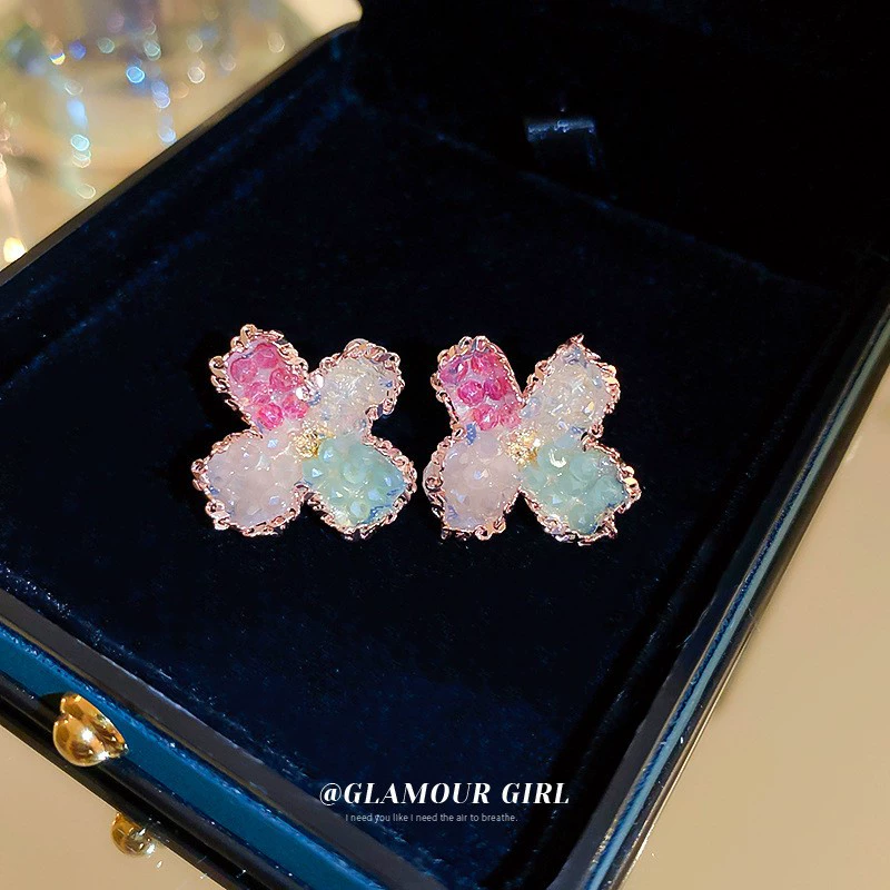 Серебряная игла, свежие сережки, градиент, стиль высокого качества