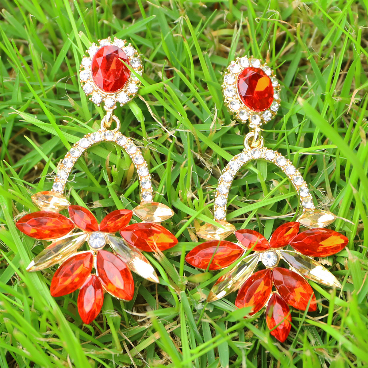 Mujeres Retro Bohemio Geométrico Flores Aleación Pendientes Diamante Diamantes De Imitación Artificiales Pendientes De Gota display picture 2