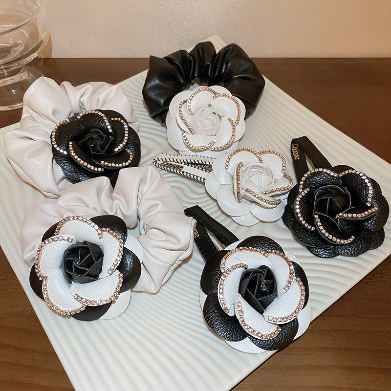 Elegant Flower Pu Leather Artificial Rhinestones Hair Clip 1 Piece display picture 3