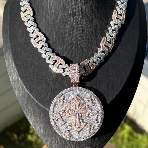 Iconic Cuban Link Chain Necklace For Men With Pendant Symbol_voghion.com