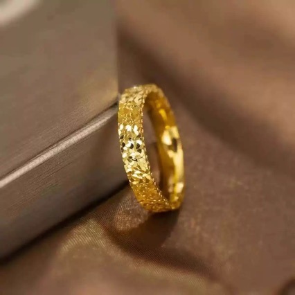 Gold Jewelry Crushed Ice Ring for Women, High-End Brass, Non-Fading, Niche Design, High-End Closed Ring