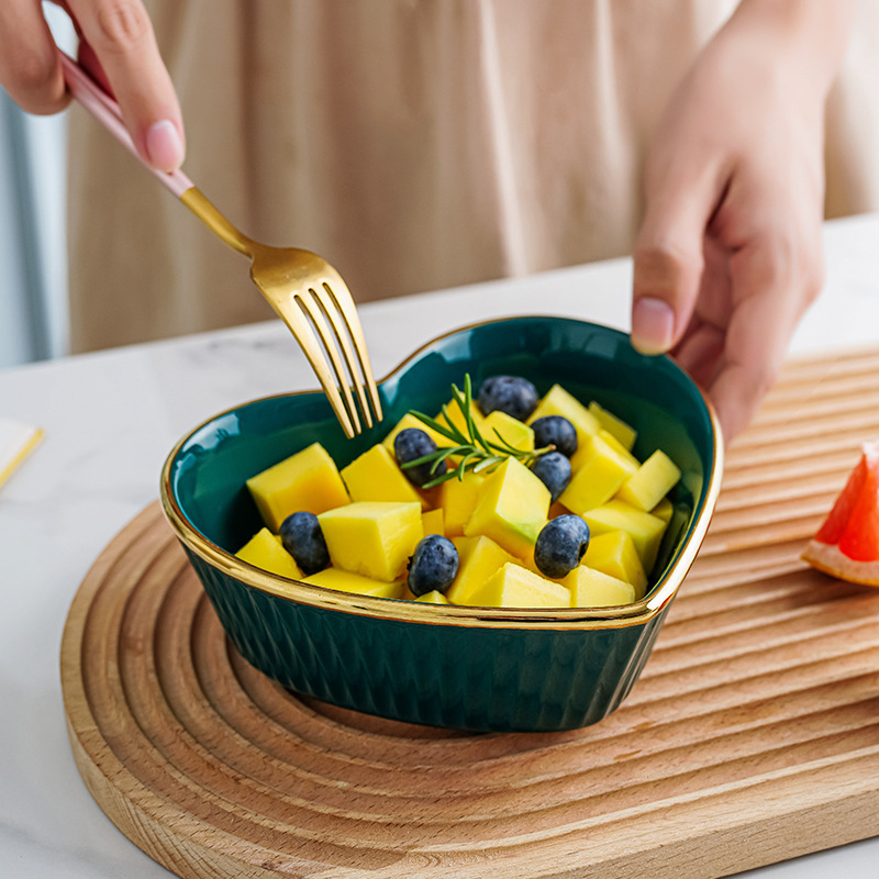 Nórdico creativo lindo corazón tazón hogar vajilla merienda melocotón corazón tazón rojo cerámica postre ensalada de frutas tazón