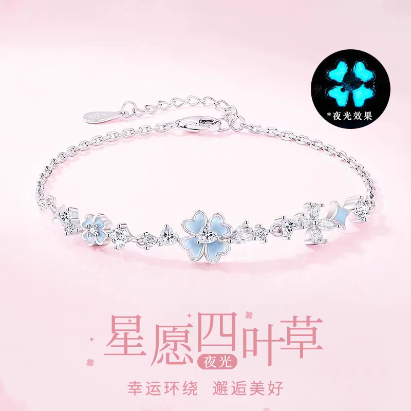 Xiaohongshu Influencer Hot-Selling Star Wish Luminous Four-Leaf Clover Bracelet Accessories for Women, Light Luxury High-End Exquisite Jewelry Wholesale Xiaohongshu Influencer Hot-Selling Star Wish Luminous Four-Leaf Clover Bracelet Accessories for Women, Light Luxury High-End Exquisite Jewelry Wholesale