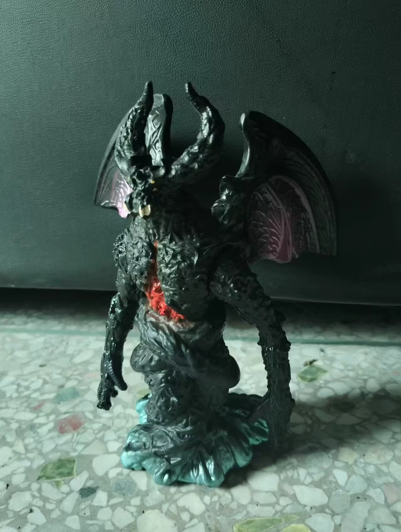 大型モンスタービニールソフトラバーウルトラマンモンスターおもちゃ男の子子供のおもちゃ夜市景勝地露店モンスター