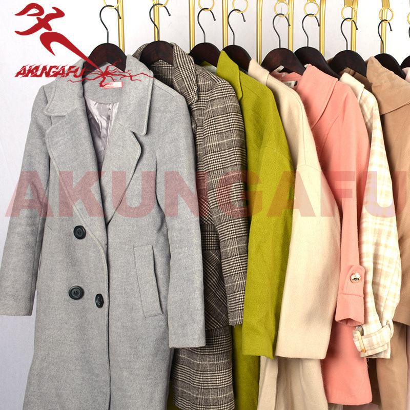 According to the kilogram, woolen clothes, long coats, miscellaneous mixed batch of second-hand clothing, old clothes exported to Cambodia, Africa According to the kilogram, woolen clothes, long coats, miscellaneous mixed batch of second-hand clothing, old clothes exported to Cambodia, Africa