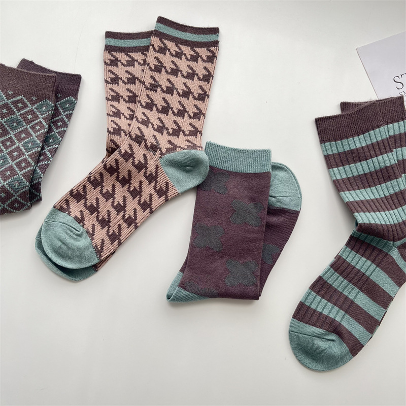 Women's Retro Houndstooth Polyacrylonitrile Fiber Crew Socks A Pair display picture 10