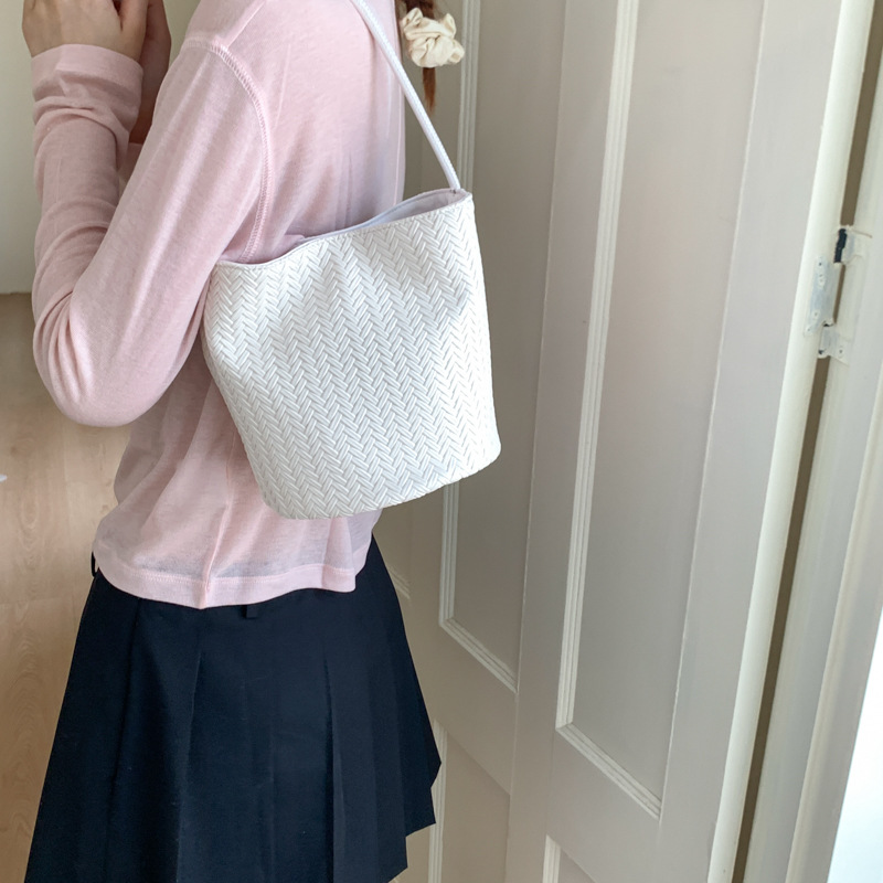 Bolso tejido de gran capacidad de moda bolso de moda 2025 nuevo bolso de cubo salvaje bolso de hombro simple bolso de axila