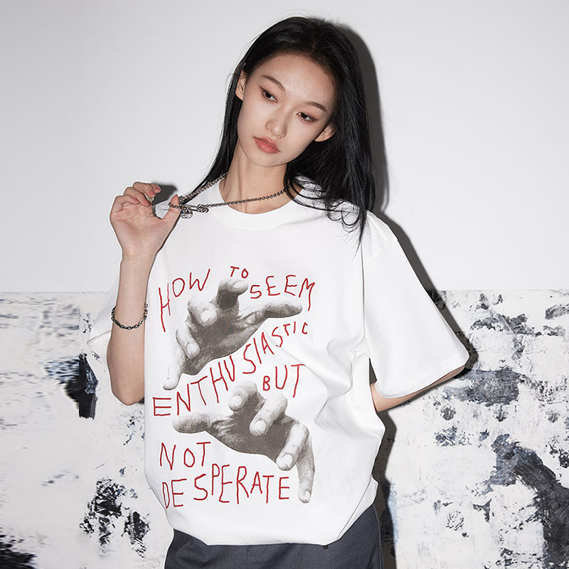 ACHIVARC 클래식 레트로 손으로 그린 반팔 남성과 여성의 미국 라운드 넥 루즈 티셔츠 봄과 여름