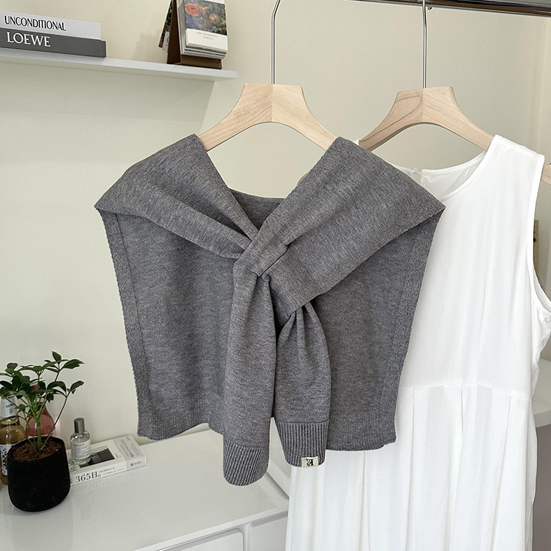 Mantón exterior de mujer 2025 nuevo estilo primavera y otoño a rayas de punto pequeño chal fino de gama alta a juego suéter camisa bufanda