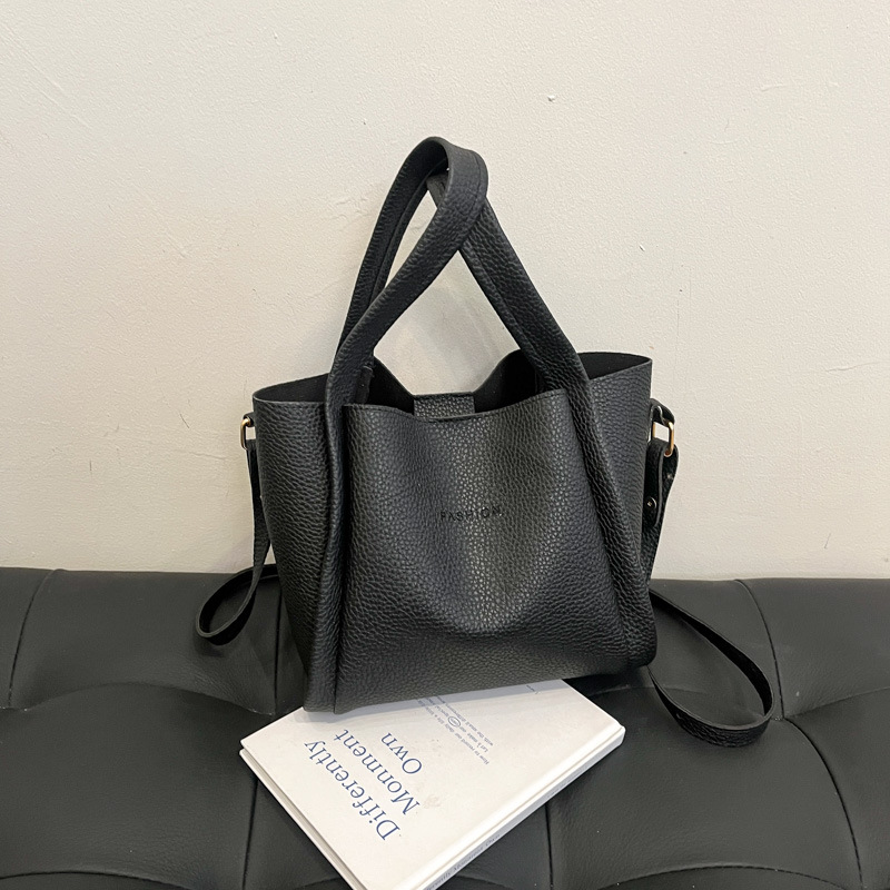 Conjunto de dos bolsos de mujer, primavera 2025, bolso de hombro de cuero suave, bolso bandolera informal y sencillo, popular este año.