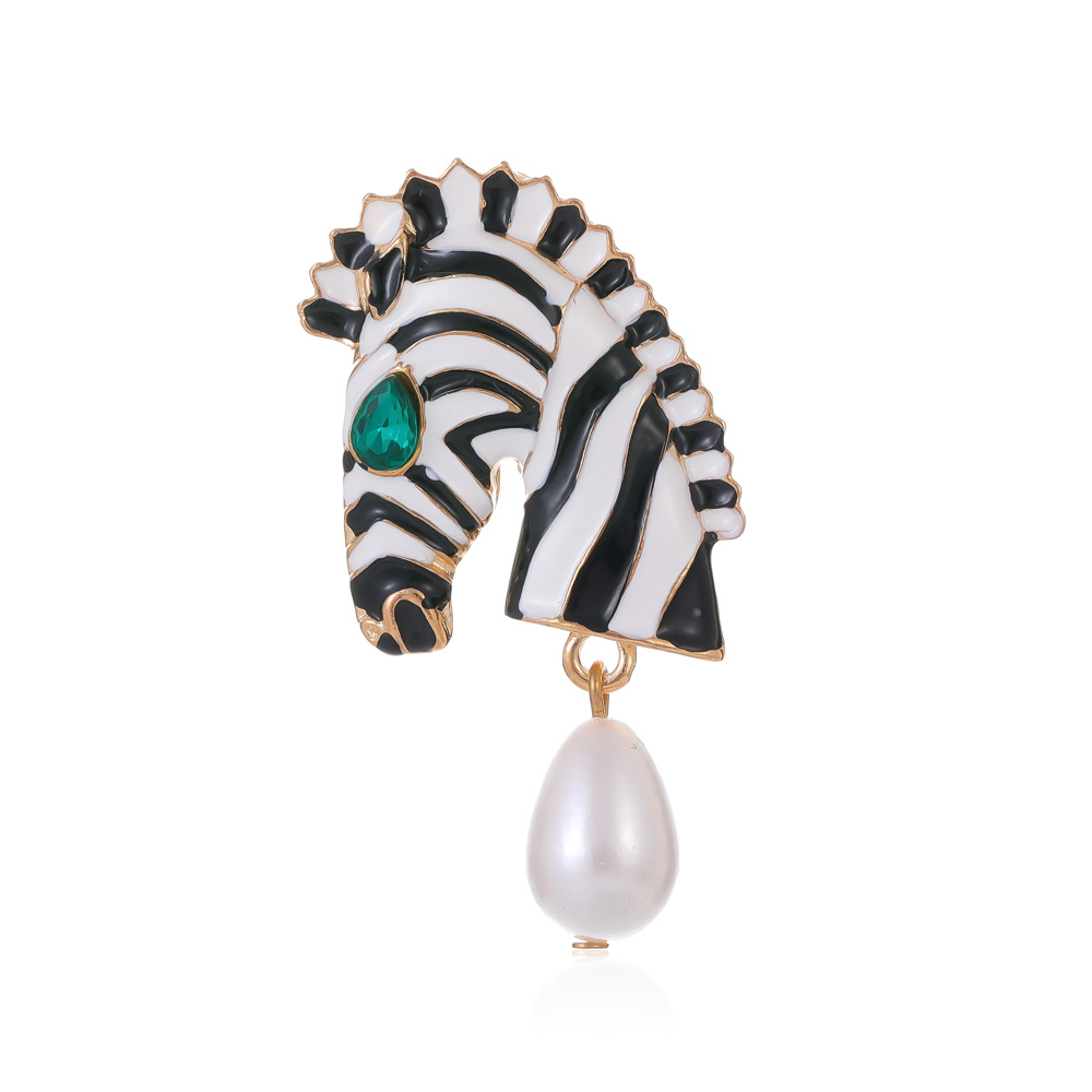 European and American fashion zebra face brooch mid-ancient horse head corsage niche design high-grade temperament clothing accessories