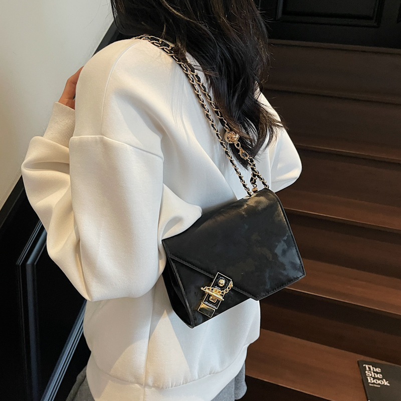 Bolso de tendencia transfronteriza de cadenas pequeñas mujeres otoño / invierno 2025 nuevo estilo universal bolso de hombro casual alta sensación de mochila