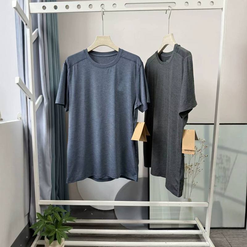 It's Perfect for Sports Wear in Summer. Men's Quick-Drying, Stretchy, Breathable, Lightweight, Smooth, Round-Neck, Short-Sleeved T-Shirt It's Perfect for Sports Wear in Summer. Men's Quick-Drying, Stretchy, Breathable, Lightweight, Smooth, Round-Neck, Short-Sleeved T-Shirt