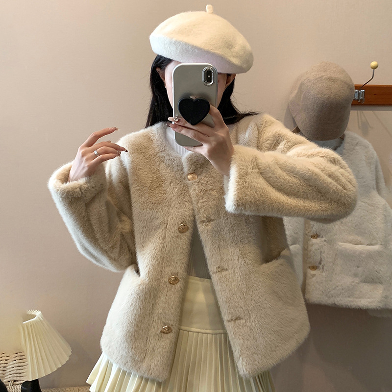 New autumn/winter mink fleece coat for women, fashionable Chanel-style short fur-lined thick coat, versatile and slimming for petite figures.