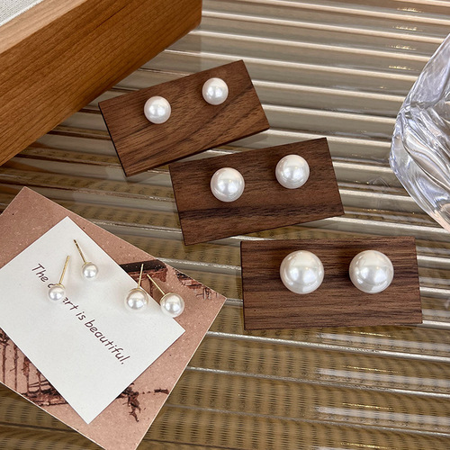 fever same retro round small light bulb pearl earrings Hepburn simple versatile temperament earrings internet celebrity earrings