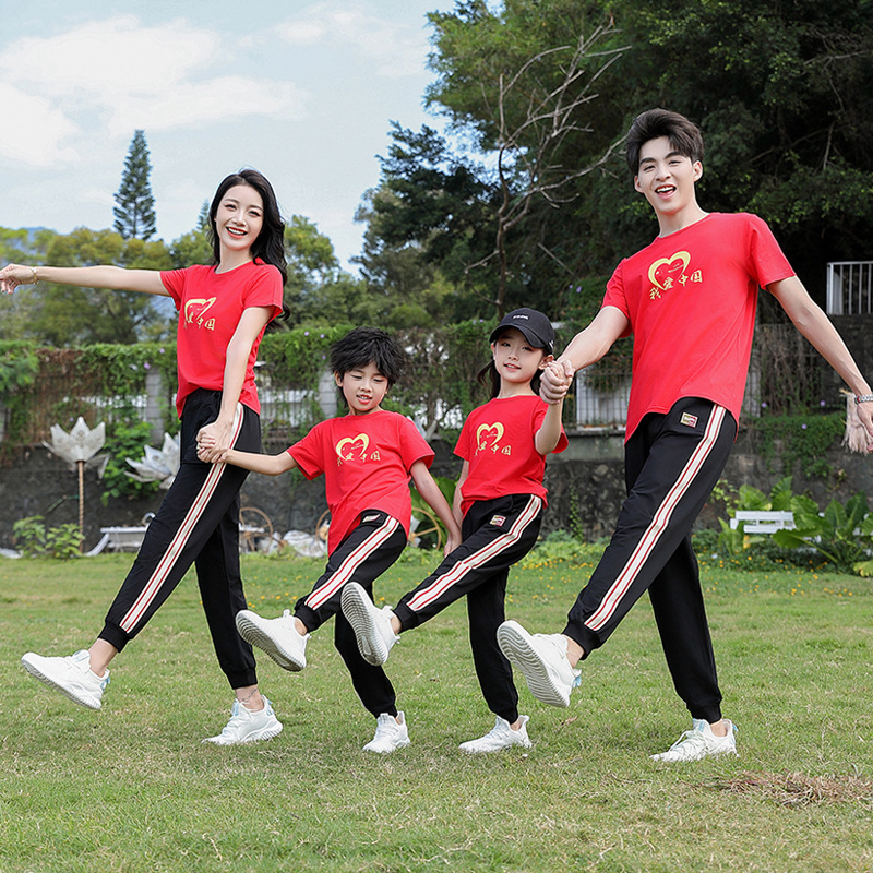 레드 T 나는 중국 + 살구색 스트라이프 블랙 바지를 좋아한다