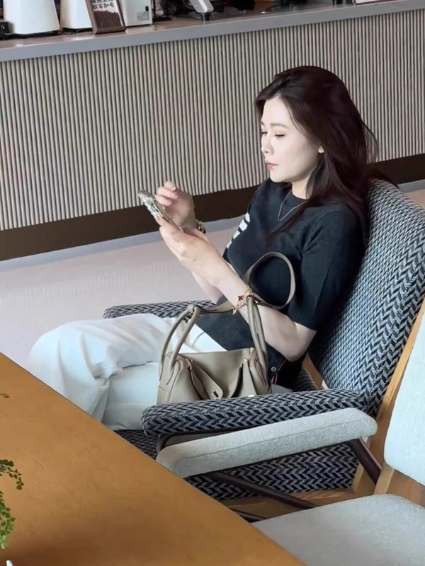 灰色圆领正肩中袖T恤女2025早秋季新款外穿修身显瘦气质内搭上衣|undefined