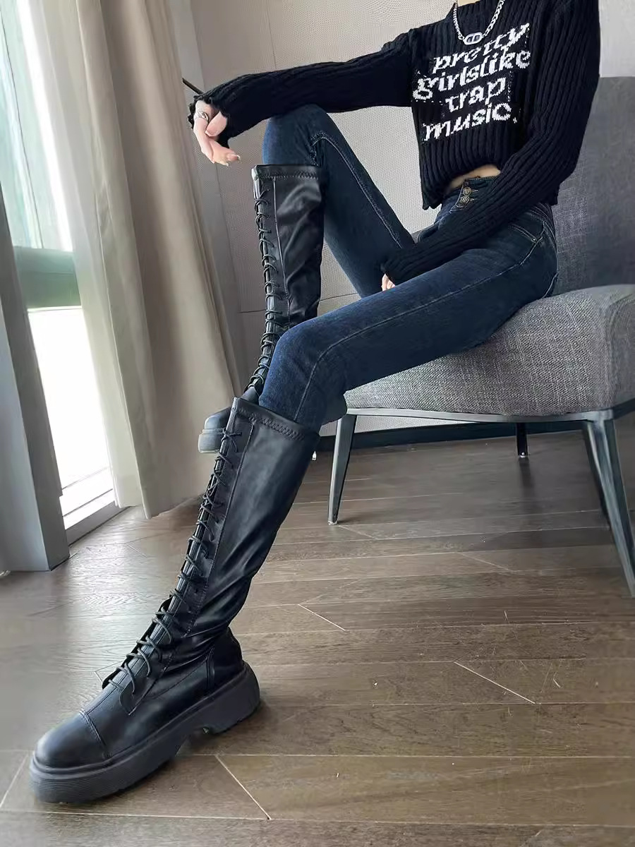 Casual Style with High-waisted Jeans