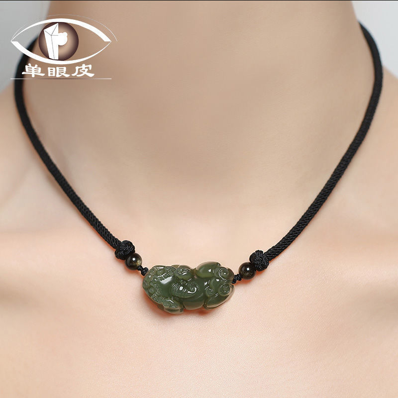 Collar de jade Hotan, cuerda roja trenzada para mujeres, colgante de jade para hombres, pareja, este año de vida, cadena de clavícula, pico explosivo.