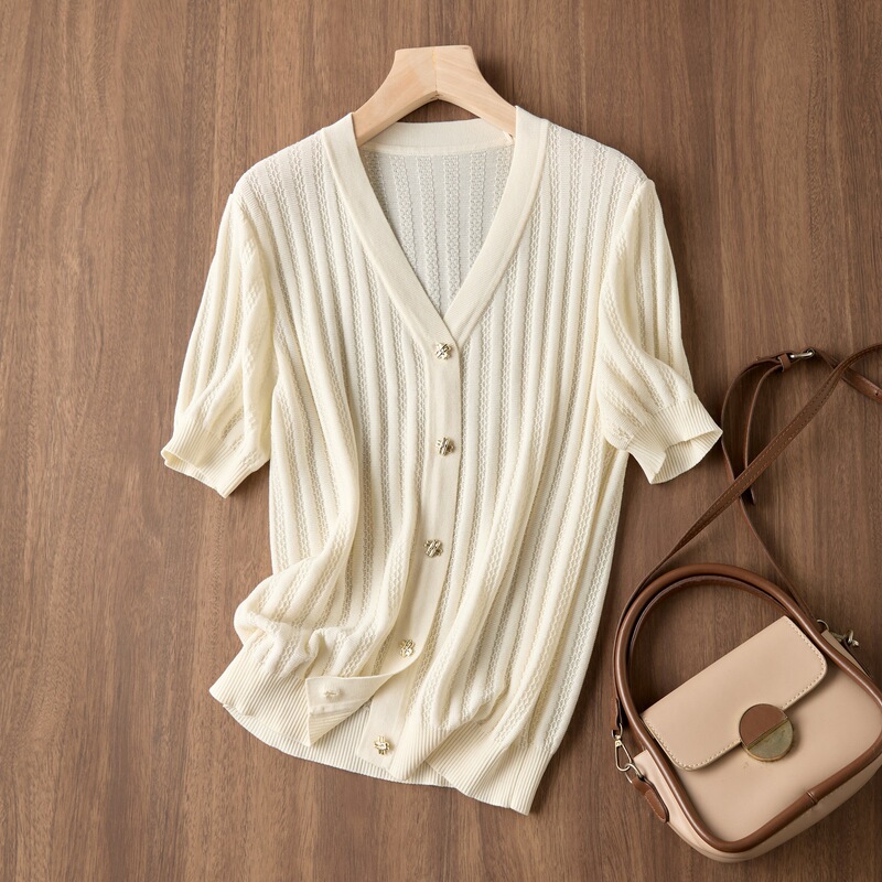 Hong Kong and American Fashion/Vertical Texture Unique V-Neck Single-Breasted Lyocell Silk Short-Sleeve Knit Cardigan Hong Kong and American Fashion/Vertical Texture Unique V-Neck Single-Breasted Lyocell Silk Short-Sleeve Knit Cardigan