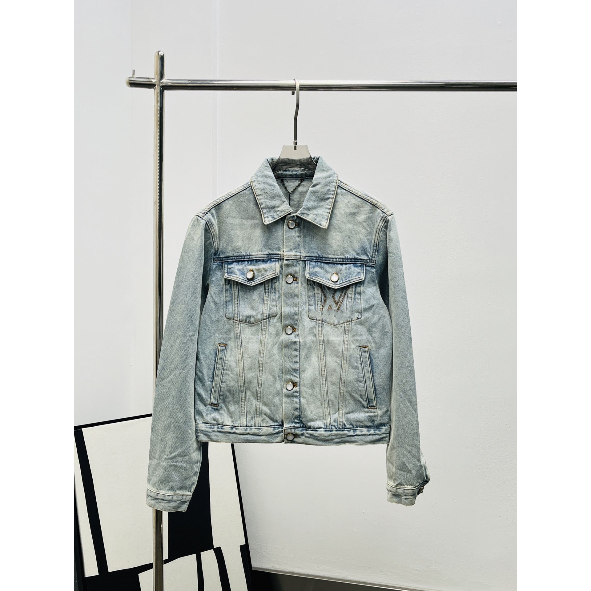 2025 Spring/Summer New Vintage Letter Logo Round Button Front Flap Pocket Denim Jacket
