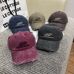 韓国版のアルファベットの刺繍は口を割って古い柔らかいトップの野球帽の子供の潮の日よけの日焼け止めの洋気のアヒルの舌の帽子をして旅行します。
