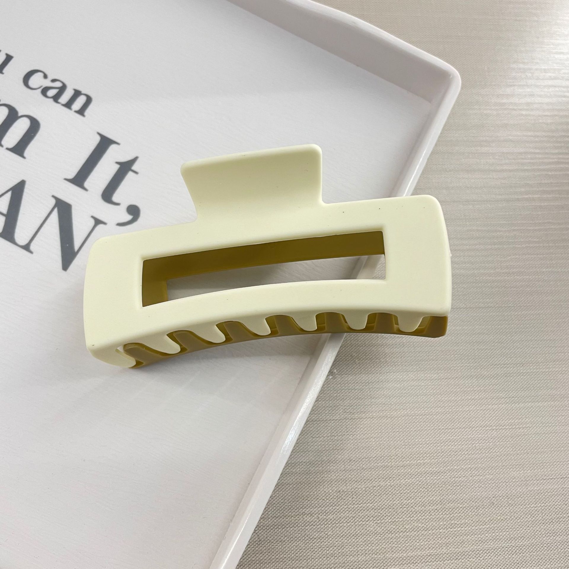 Oufeile superficie de dos colores AB textura esmerilada agarre cuchara trasera femenina alta Cola de Caballo tiburón clip accesorios para el cabello horquilla al por mayor