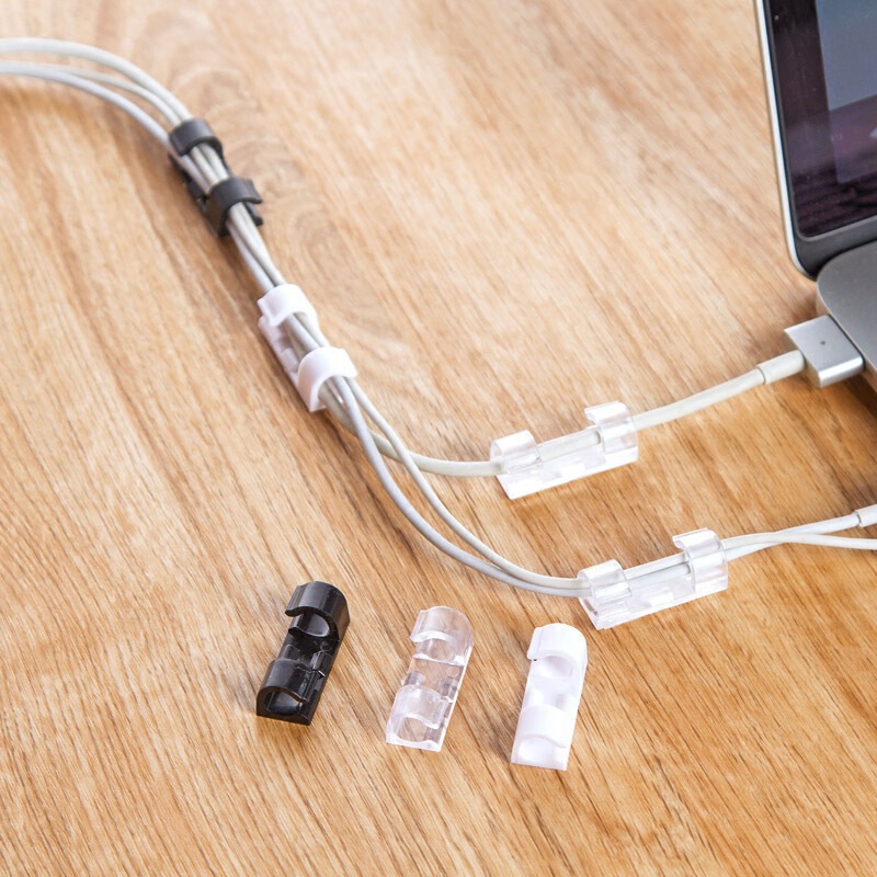 穴を開けないケーブルの壁面に跡のない電線を貼って固定します。|undefined