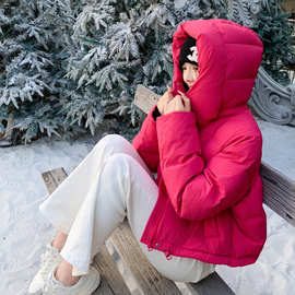 多巴胺风玫红色短款羽绒服女2025冬季连帽加厚宽松小个子保暖外套