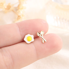 可愛荷包蛋耳釘小巧趣味不對稱刀叉小耳墜甜美s925銀耳飾
