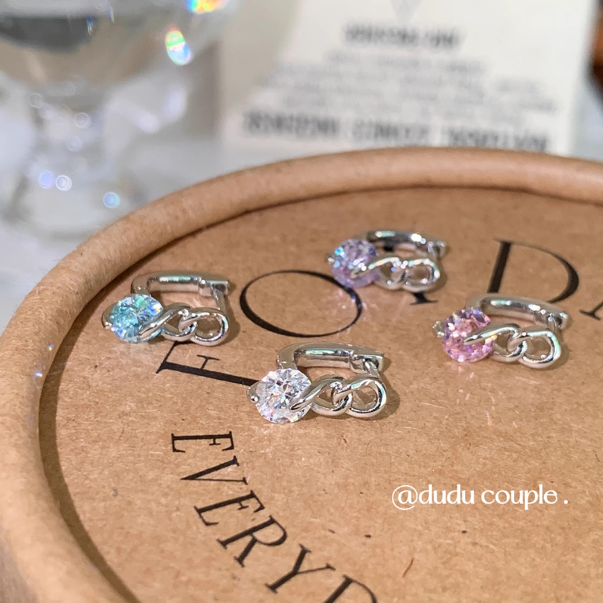 Sweet and Cool Style Earrings with Straight Pin and Single Diamond Chain Design, Copper Inlaid with Zircon, Unique and Atmospheric Ear Accessories