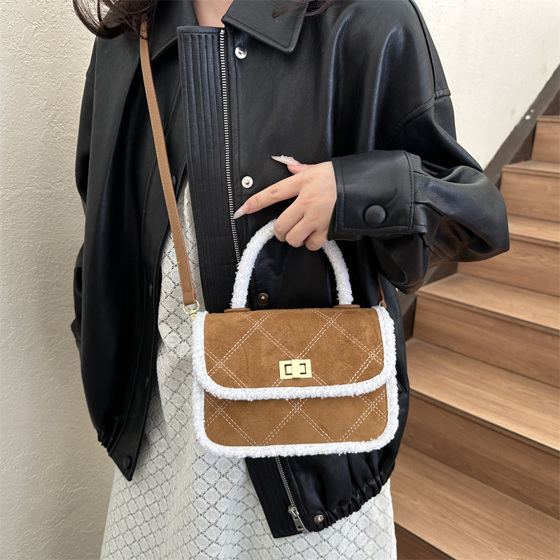 Bolso pequeño bolso de mano mujer 2025 nuevo estilo de primavera de hombro de moda bolso casual de piel de venado simple borde de peluche