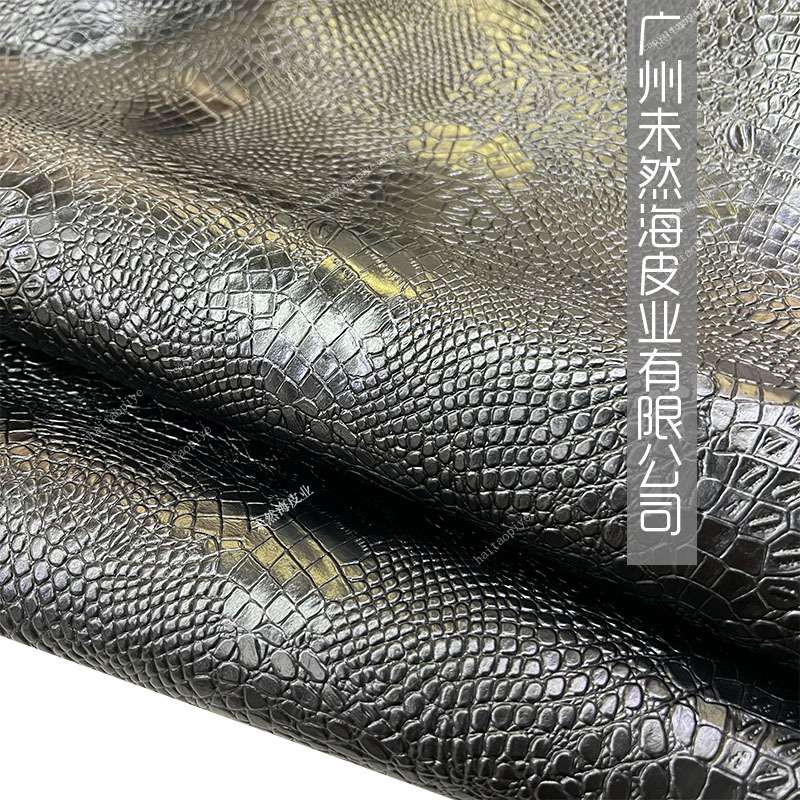黑色油蜡牛皮鳄鱼纹箱包服饰头层真皮十字架配皮（133#）