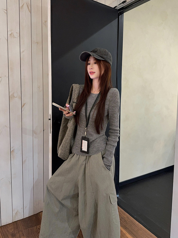 2025新款韩系穿搭灰色针织衫挂脖吊带工装休闲裤女秋季时尚套装潮|undefined