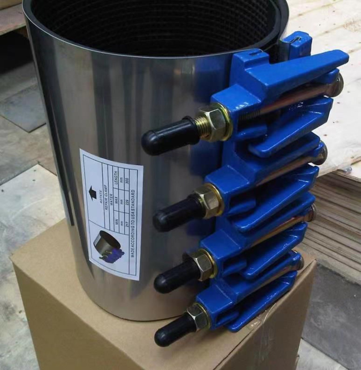 球墨铸铁管箍45号钢螺栓配201不锈钢橡胶内胆