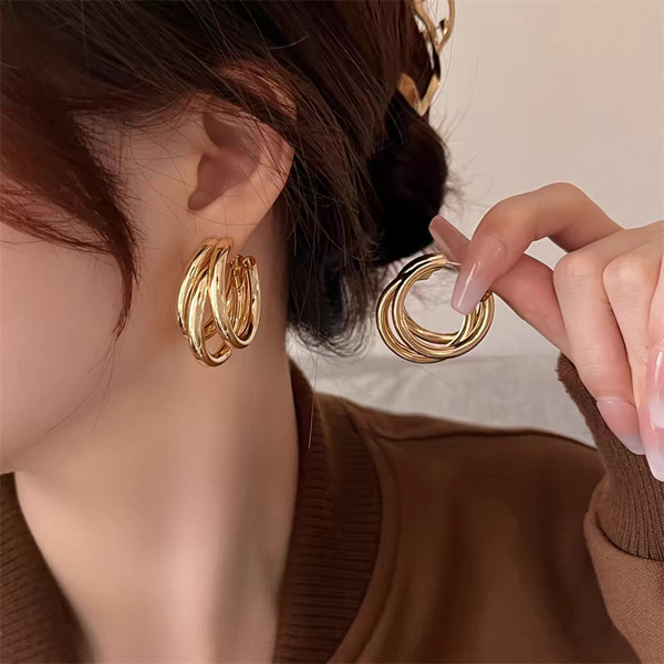 Retro golden small design earrings from pearl