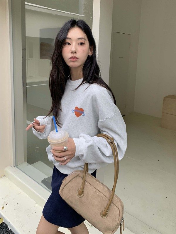 黄峥韩系爱心印花圆领长袖卫衣女2025秋季休闲百搭通勤上衣530919|undefined