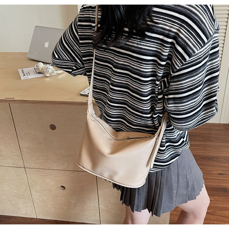 Korean commuter versatile underarm bag for women 2025 New summer fashion dumpling bag Niche single-shoulder crossbody bag trend undefined