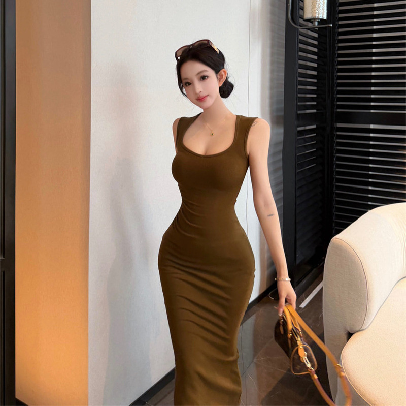 Olive green square-neck tank dress for women, summer pleated waist-cinching elegant slim-fit bodycon dress, mid-length fishtail skirt Olive green square-neck tank dress for women, summer pleated waist-cinching elegant slim-fit bodycon dress, mid-length fishtail skirt