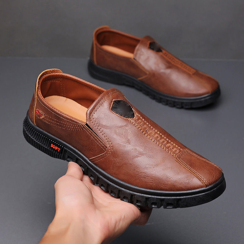 2024 Spring New Casual Leather Shoes Korean Style Soft Sole Slip-On Men's Shoes Cross-Border Wholesale Lazy Leather Shoes Peas Shoes