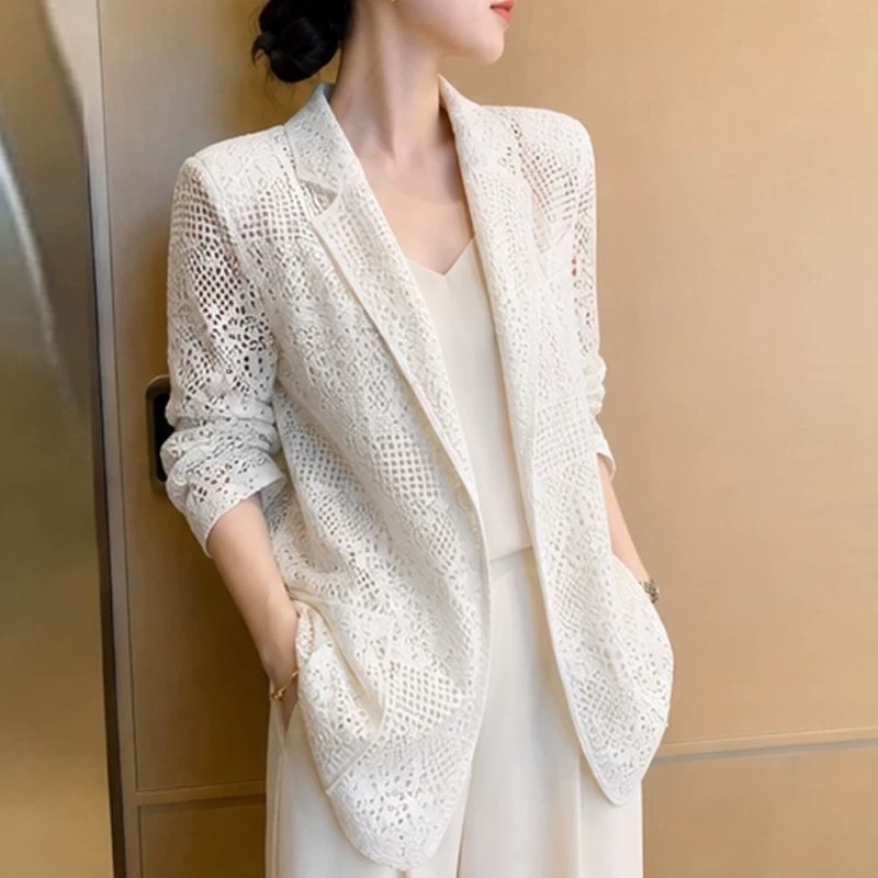 Outerwear with a stylish lace top, hollowed-out design, casual yet sophisticated, high-end suit jacket for women, new autumn style.