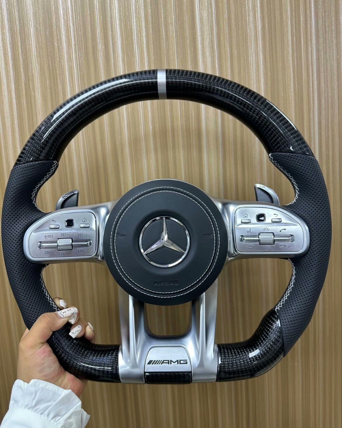 Suitable for Mercedes-Benz carbon fiber steering wheel modification, AMG809 top-grain leather, upgradeable for all Mercedes-Benz models, including installation
