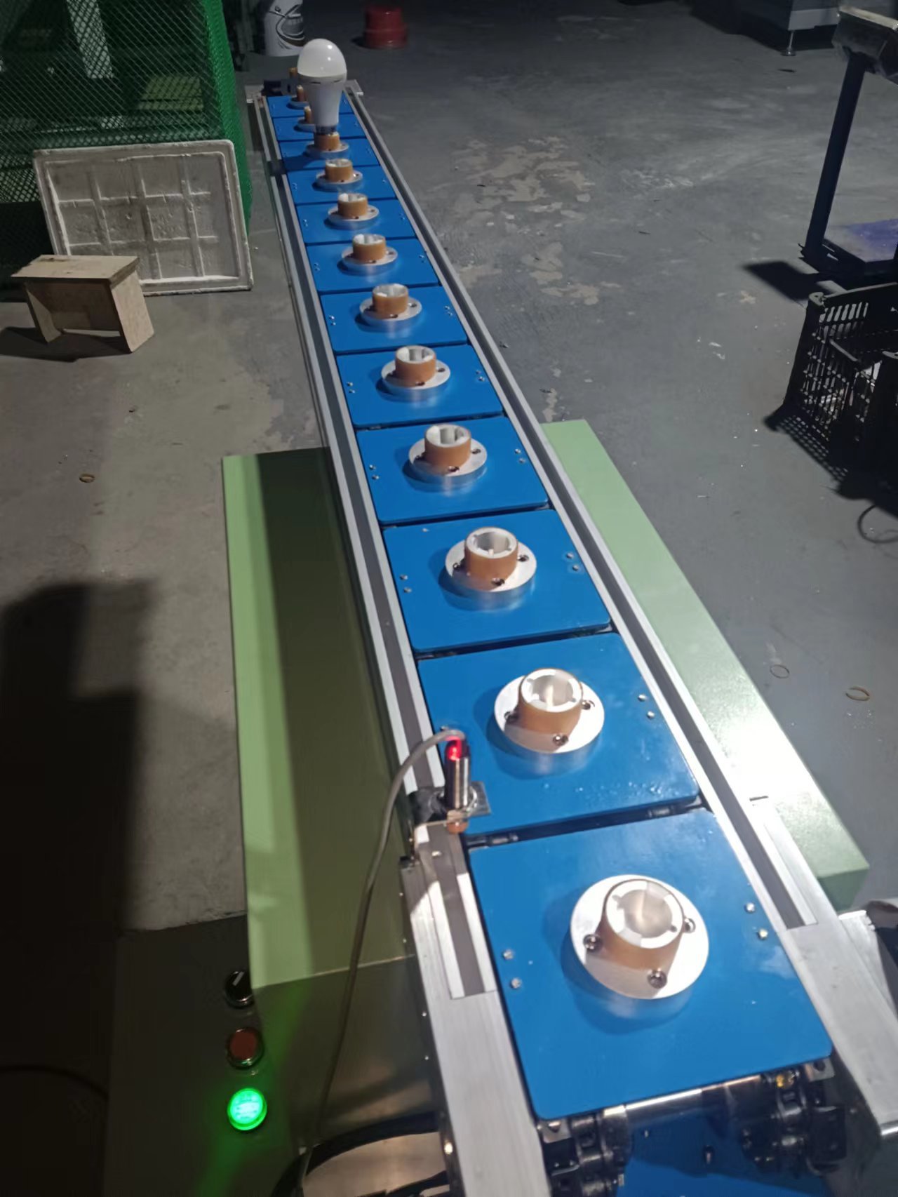 激光打标双向流水线输送带非标设计