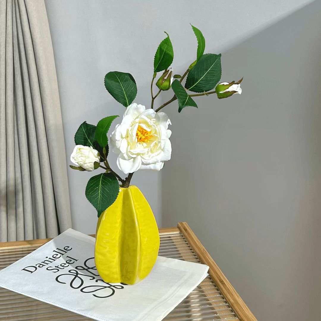 레몬 옐로우 카람 볼라 꽃병 화이트 동백 1