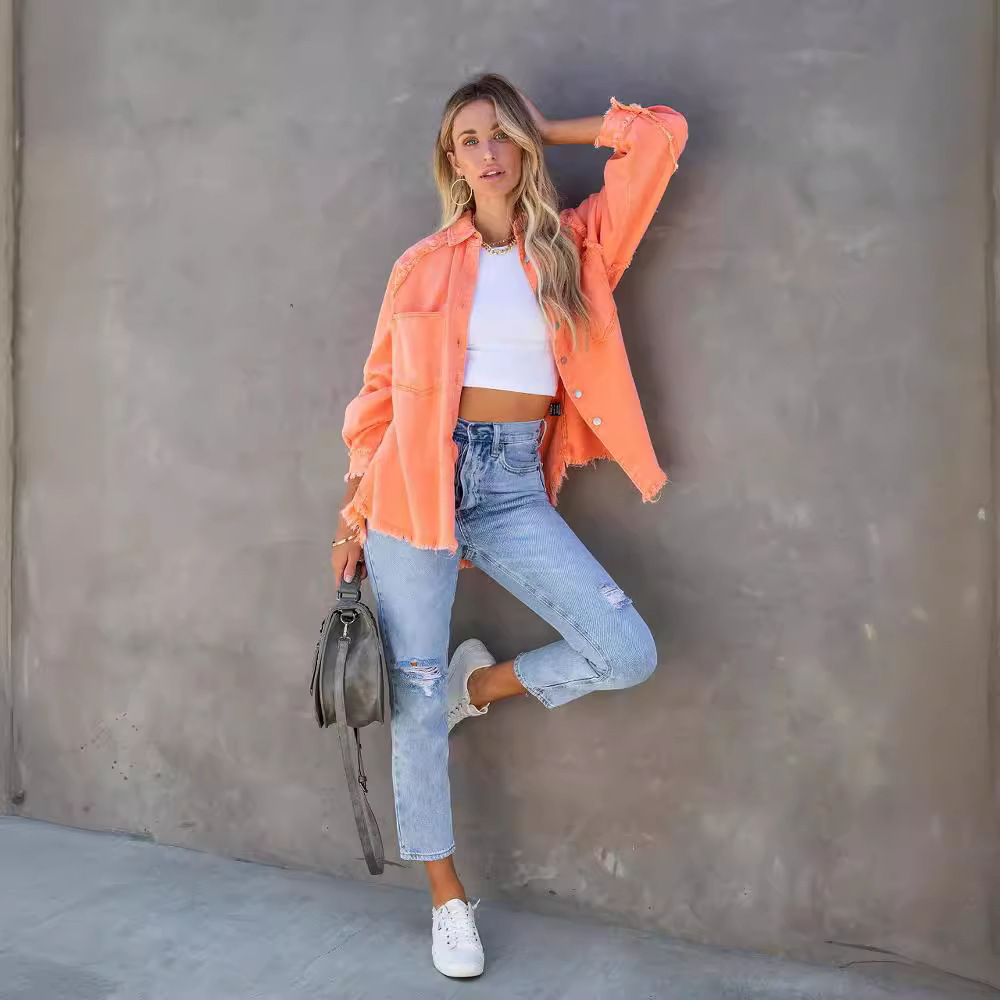 Direktvertrieb: Langärmlige Jeansjacke für Damen im Herbststil mit ausgewaschenen Kanten und lockerem, mittellangem Schnitt_voghion.com