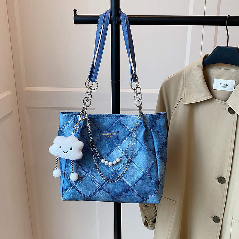 Bolsa de hombro simple y casual 2025, otoño y invierno, nuevo estilo de moda portátil de gran capacidad, bolsa de cubo de transporte de mano
